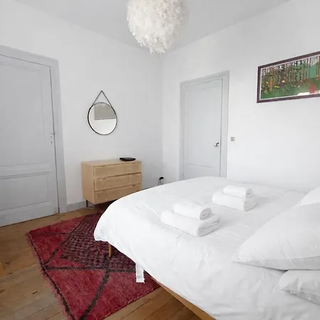 Beautiful With Terrace Apartment *