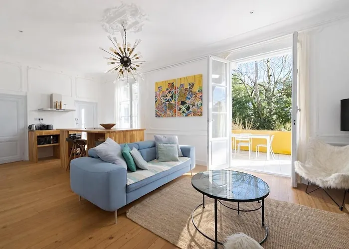 Beautiful With Terrace Apartment